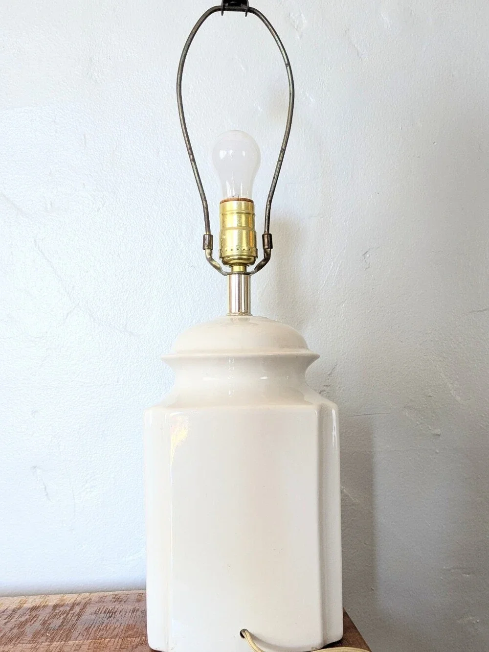 Vintage Cream Ceramic Table Lamp Floral Butterfly Design 23